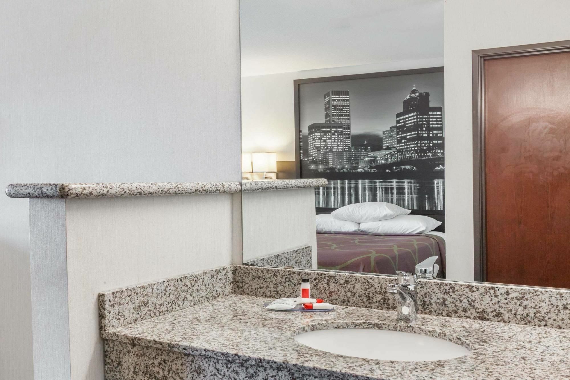 Super 8 By Wyndham Gresham/Portland Area Or Hotel ภายนอก รูปภาพ